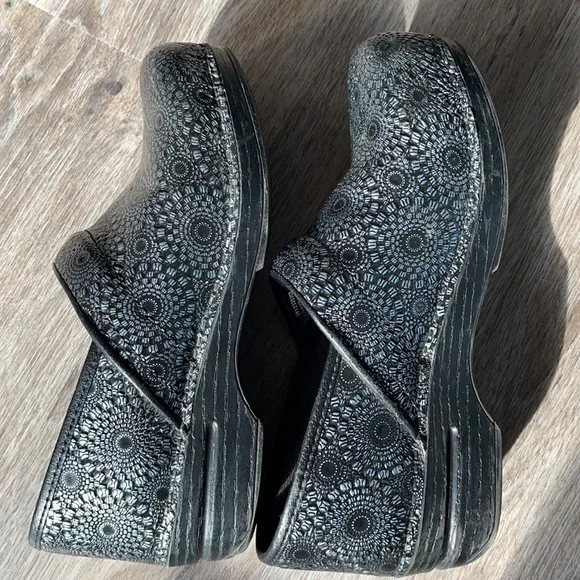 Dansko Clogs Size 37 ( US 6.5-7) - Picture 6 of 16